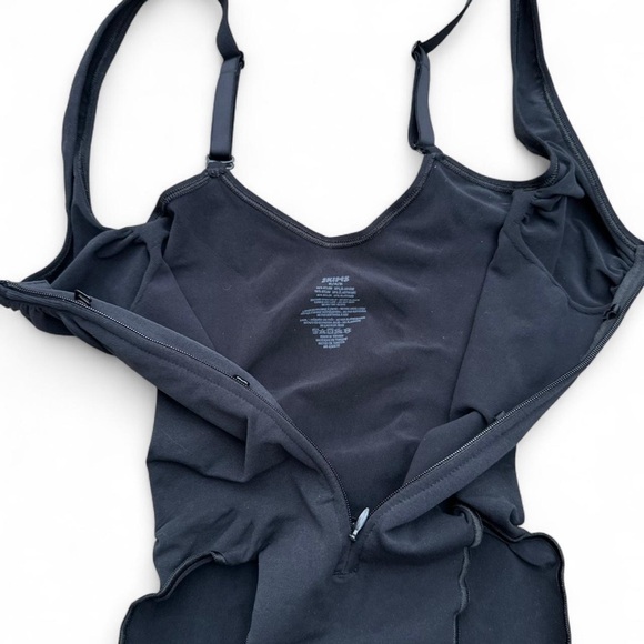 SKIMS *NWOB Seamless Sculpt Zip Front Bodysuit | Onyx - Picture 6 of 10